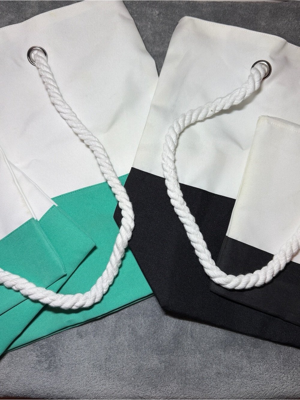 White Colorblock Rope-Handle Tote Bag - White & Black / White & Teal